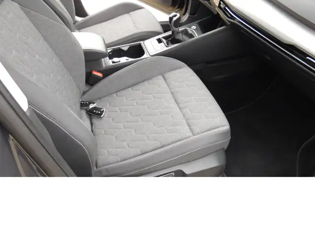 Volkswagen Golf view 12