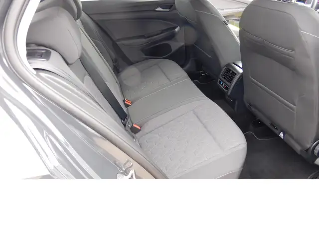 Volkswagen Golf view 11
