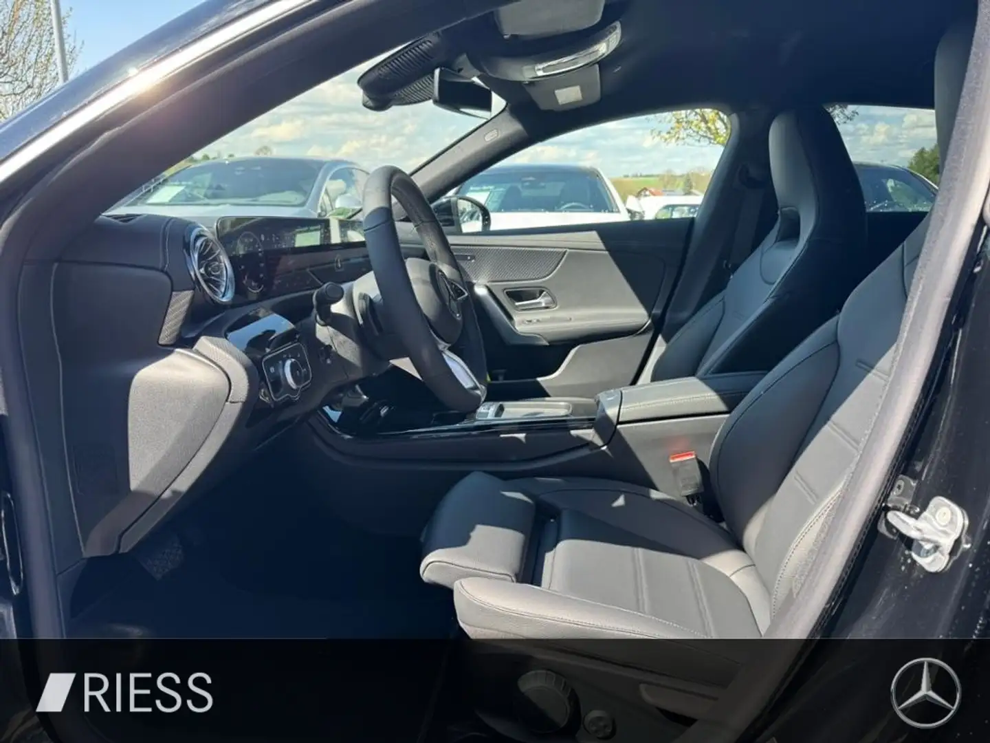 Mercedes-Benz CLA 180 SB PROGRESSIVE+DISTR+AHK+360°+KEYL+TOTWK Schwarz - 2