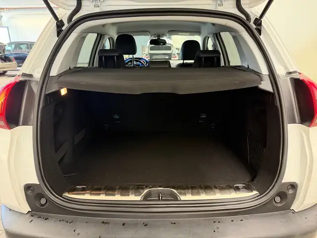 Peugeot 2008 view 10