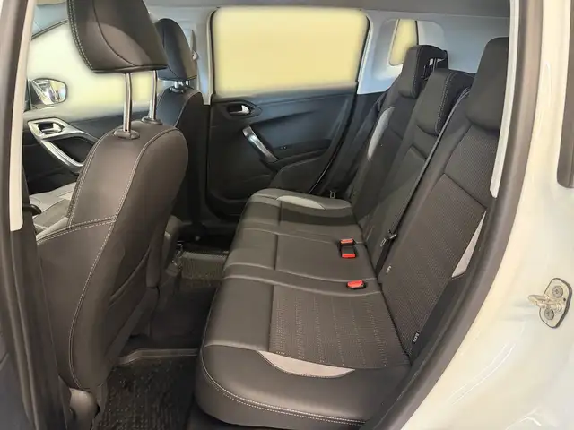Peugeot 2008 view 6