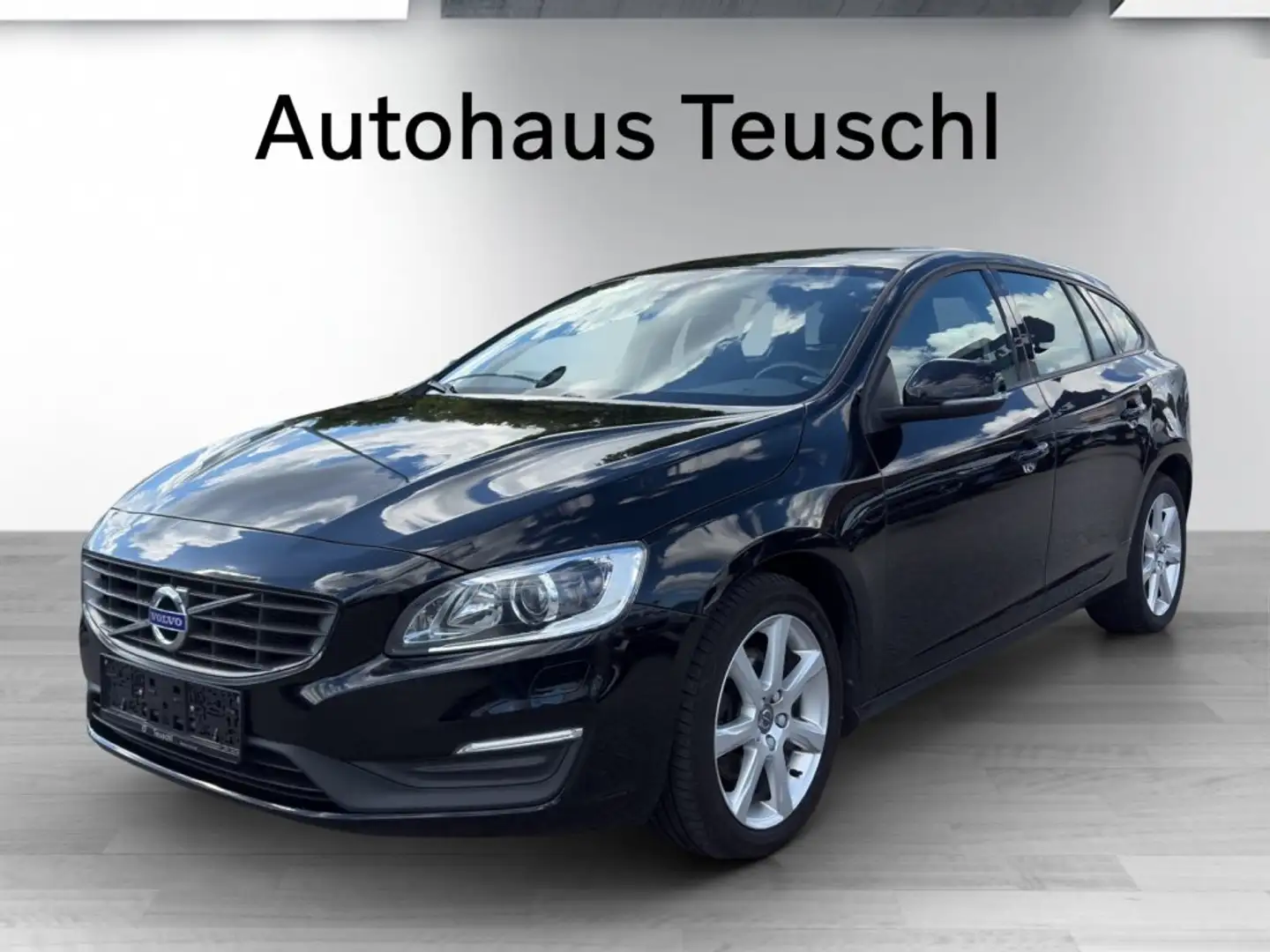 Volvo V60 D3 Kinetic Schwarz - 1