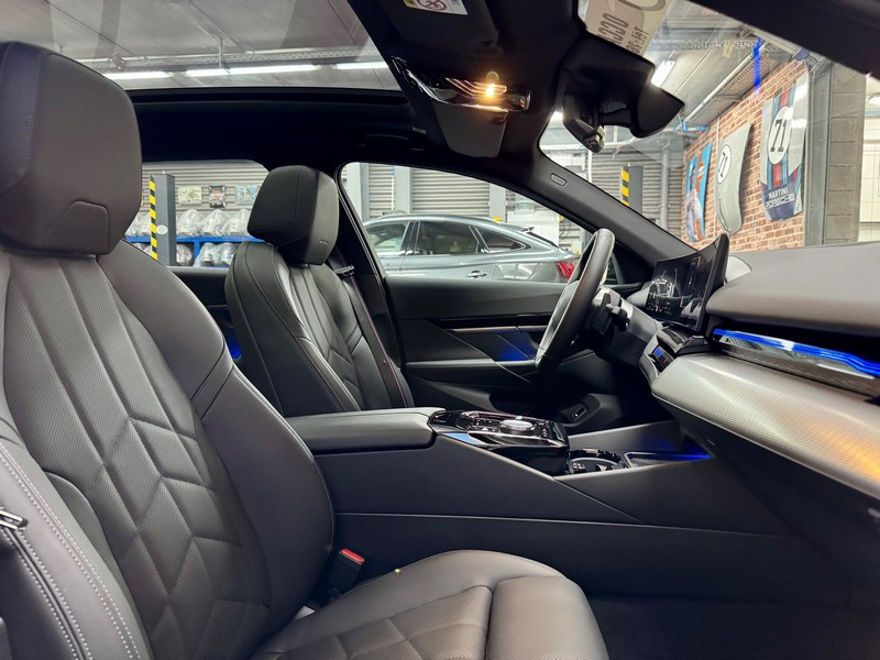 BMW 540 540dA Touring 3.0 303cv Auto xDrive M-SPORT PRO ( — photo 8