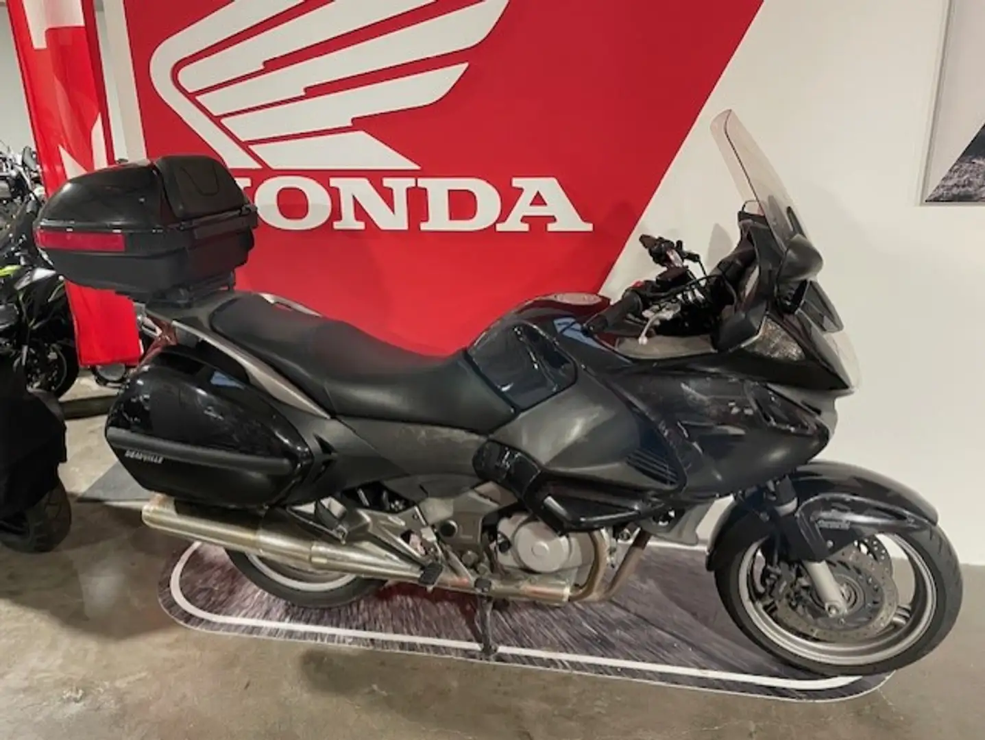 Honda Deauville Black - 1