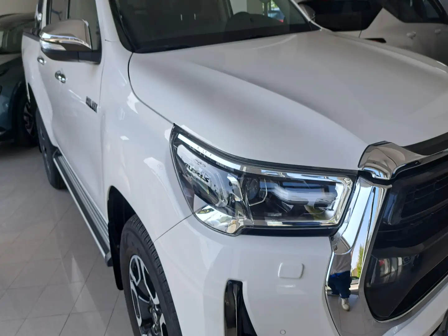Toyota Hilux 2.4 DC 4WD EXECUTIVE MY21 White - 2