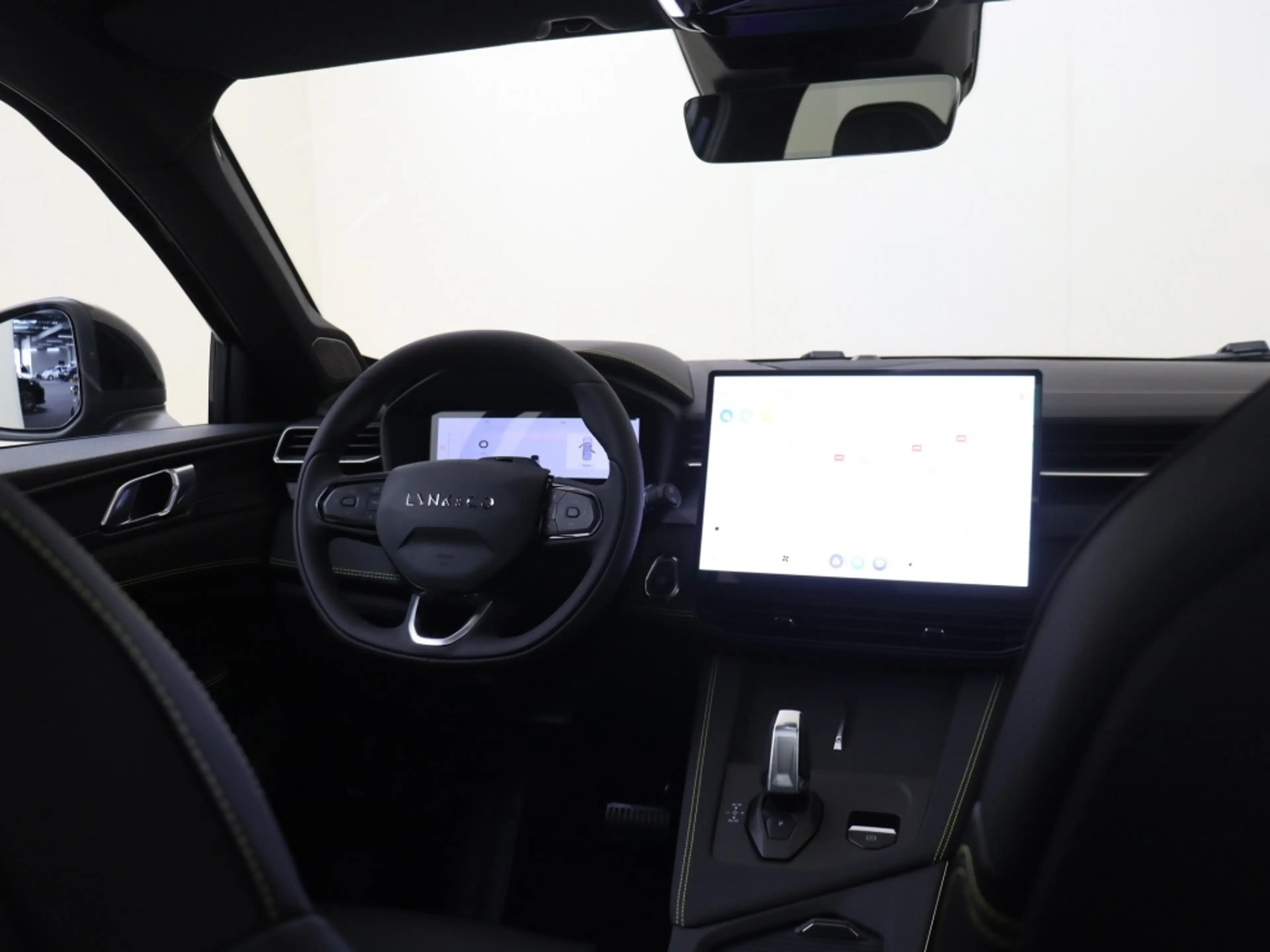 Lynk & Co 01 | MORE | Panoramadak | 360° camera | — photo 10