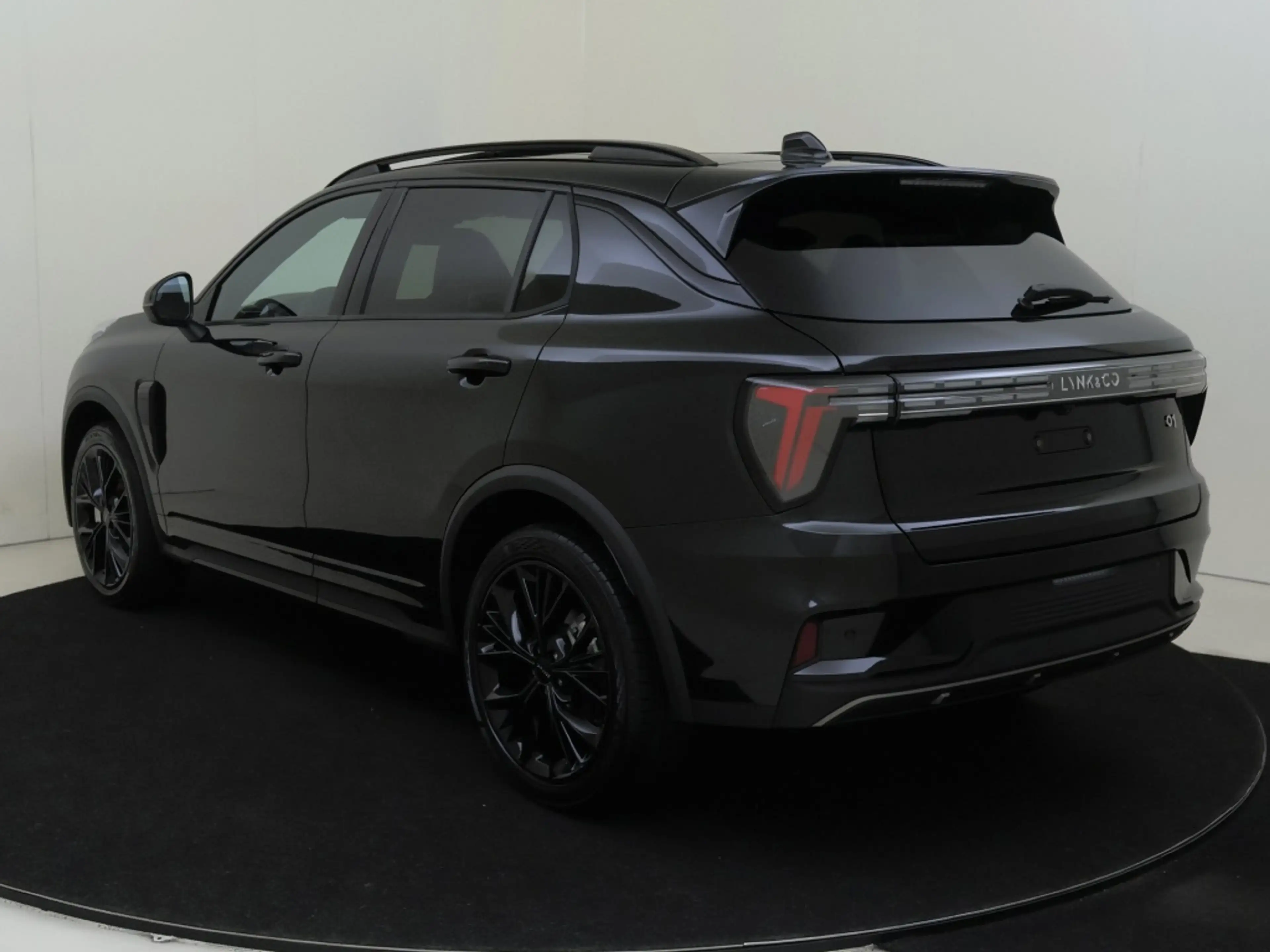 Lynk & Co 01 | MORE | Panoramadak | 360° camera | — photo 4
