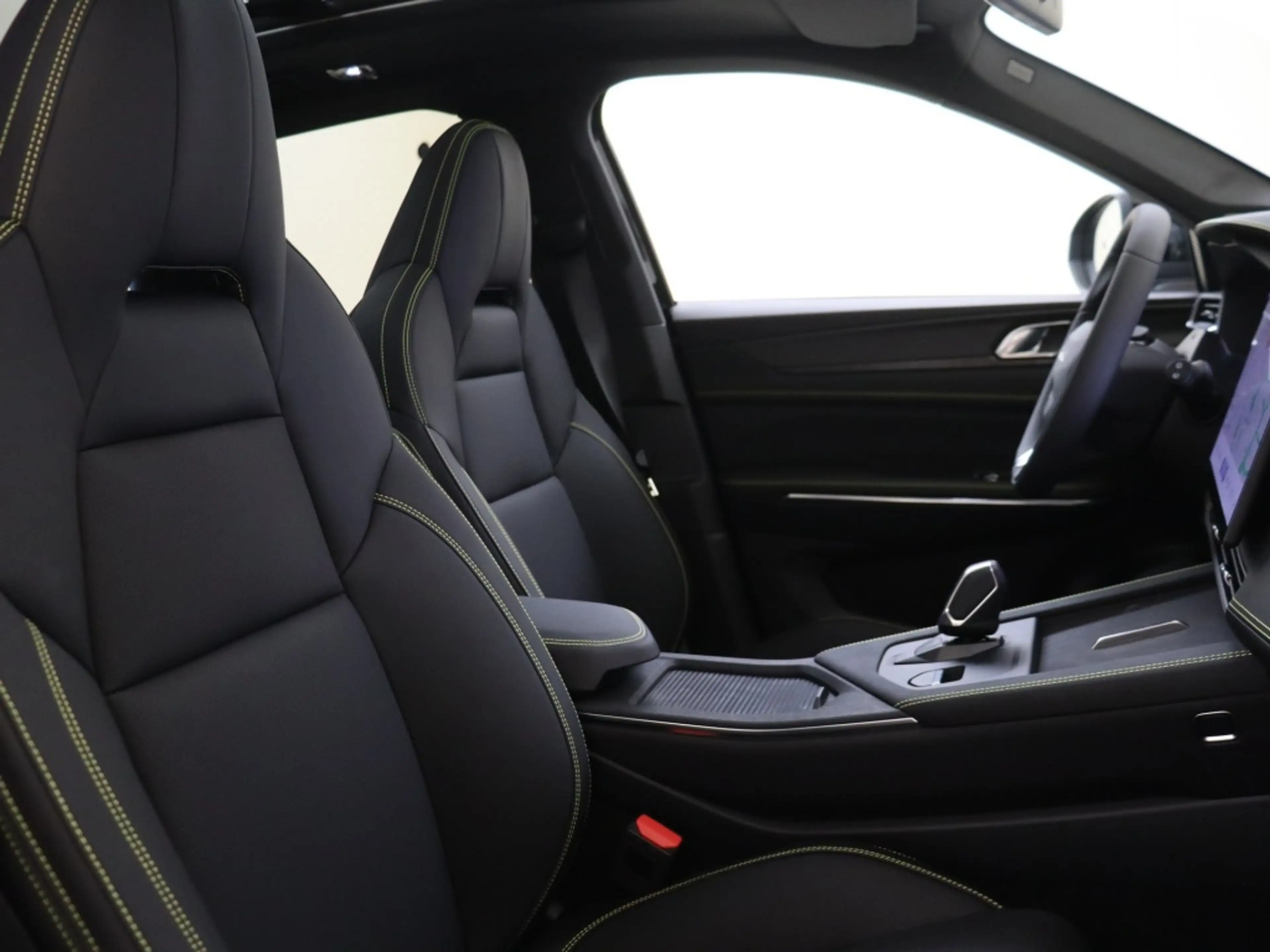 Lynk & Co 01 | MORE | Panoramadak | 360° camera | — photo 14