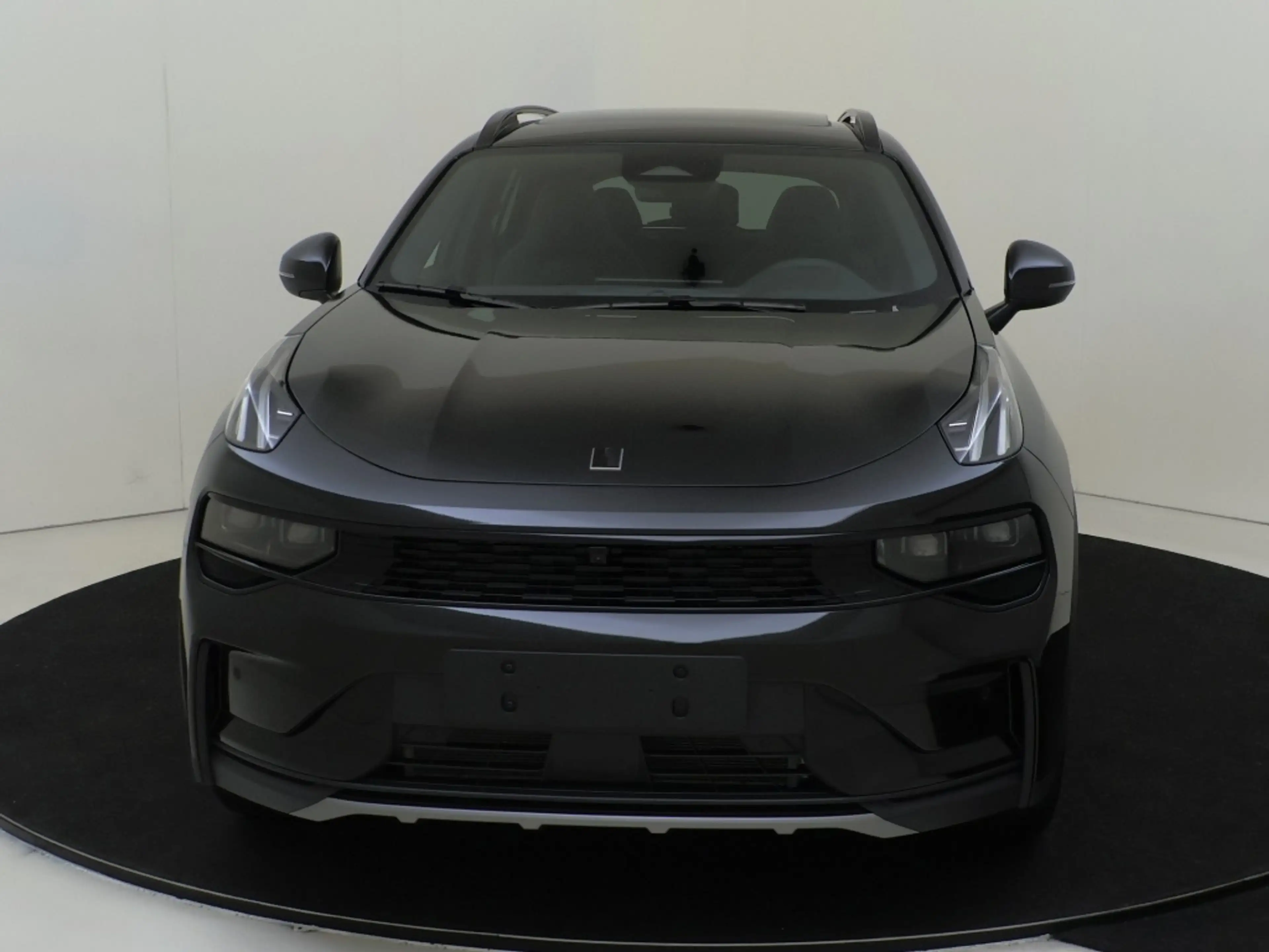Lynk & Co 01 | MORE | Panoramadak | 360° camera | — photo 3