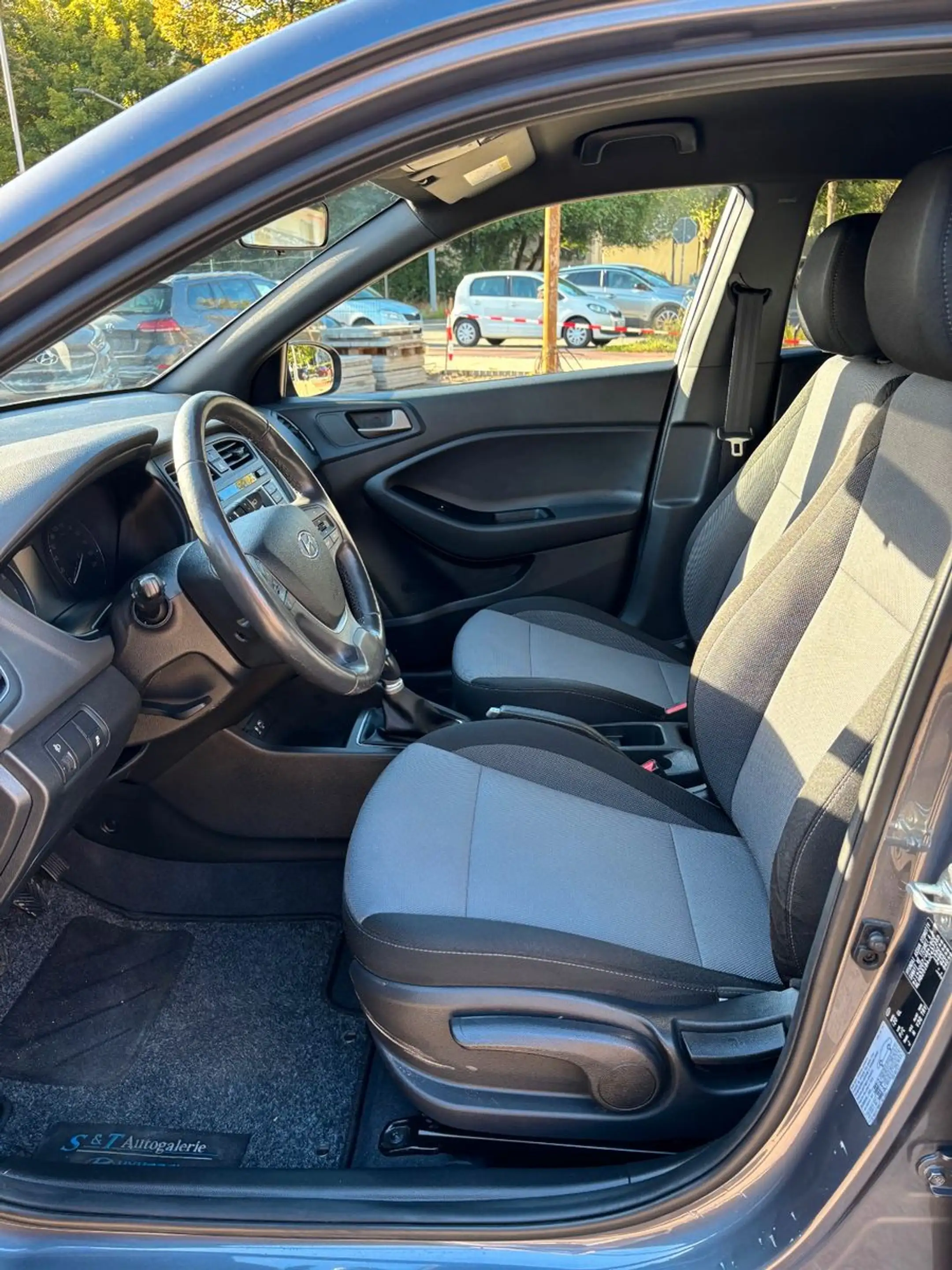 Hyundai i20 Passion — photo 11