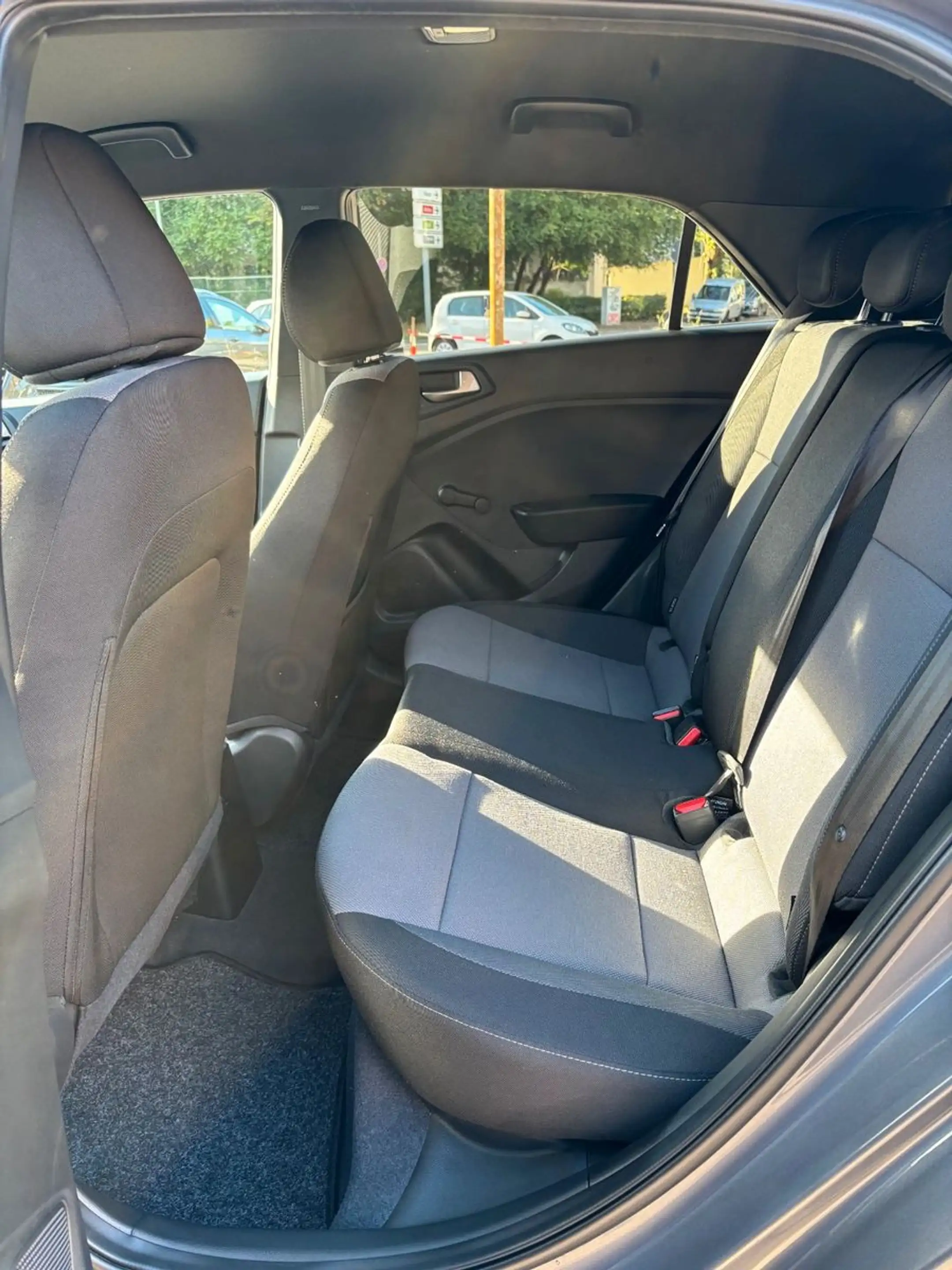 Hyundai i20 Passion — photo 12