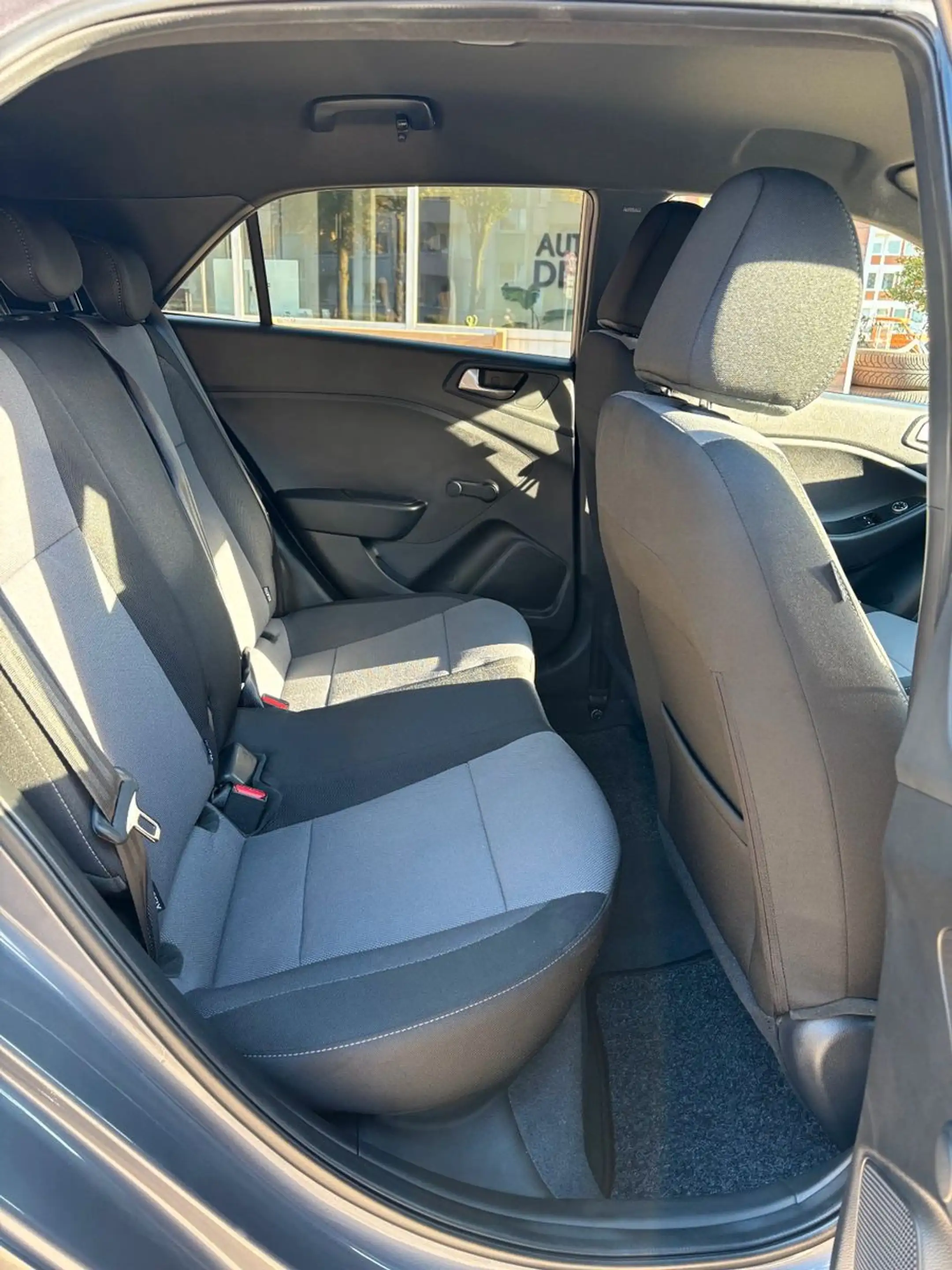 Hyundai i20 Passion — photo 14