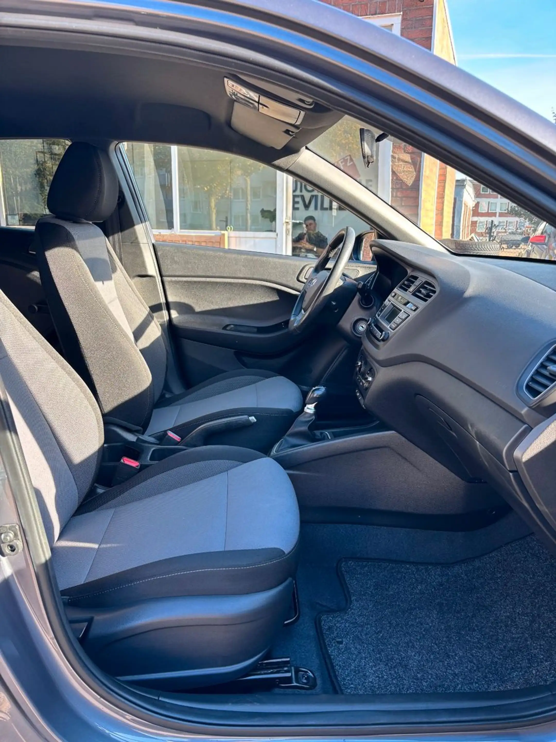 Hyundai i20 Passion — photo 13