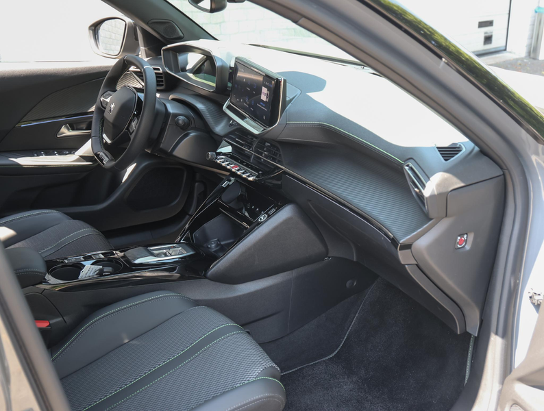 Peugeot e-2008 GT Avantage 54 kWh 156pk | Navigatie | Camera | Ke — photo 10