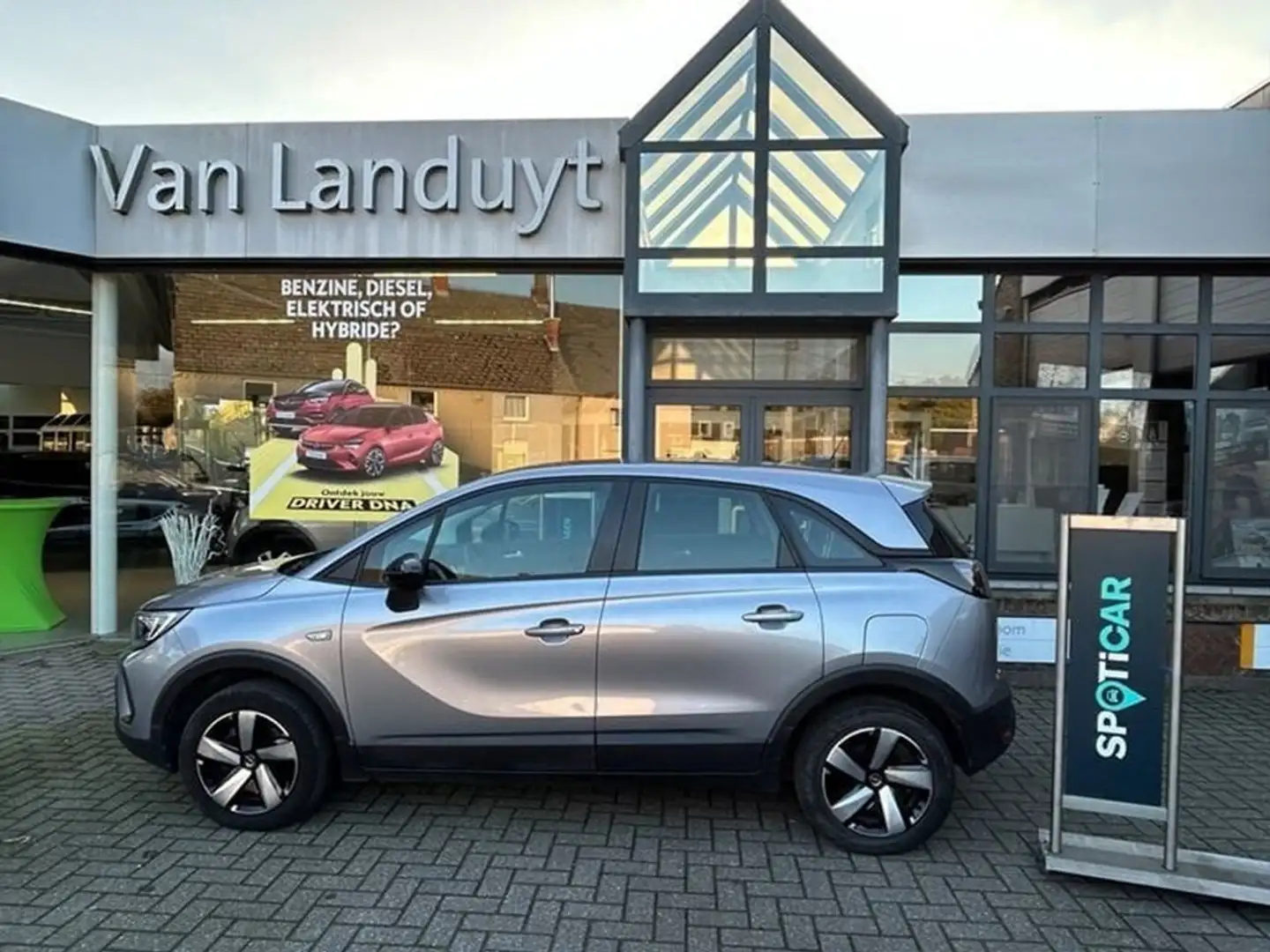 Opel Crossland X EDITION 1.2 AT6 S/S Plateado - 1