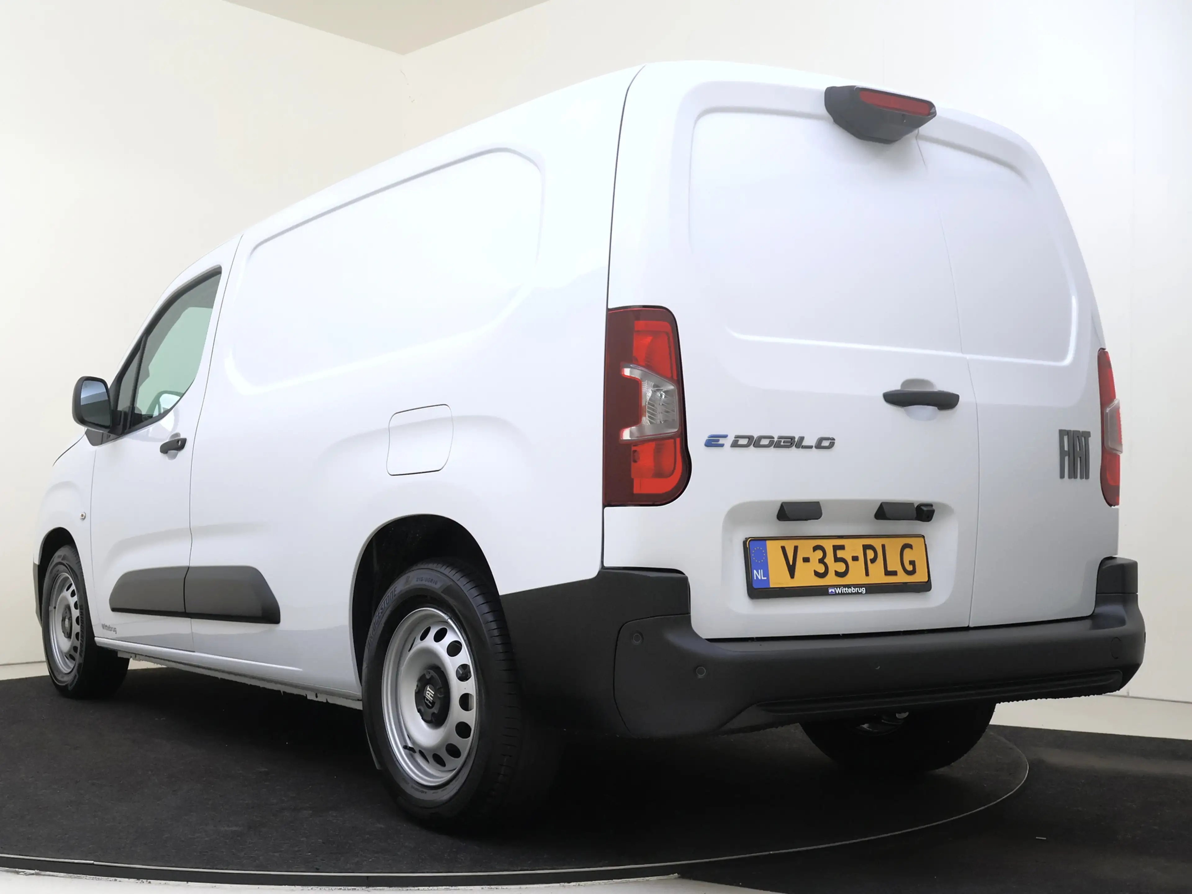 Fiat E-Doblo 136 L2 50 kWh NRM DEMO — photo 4