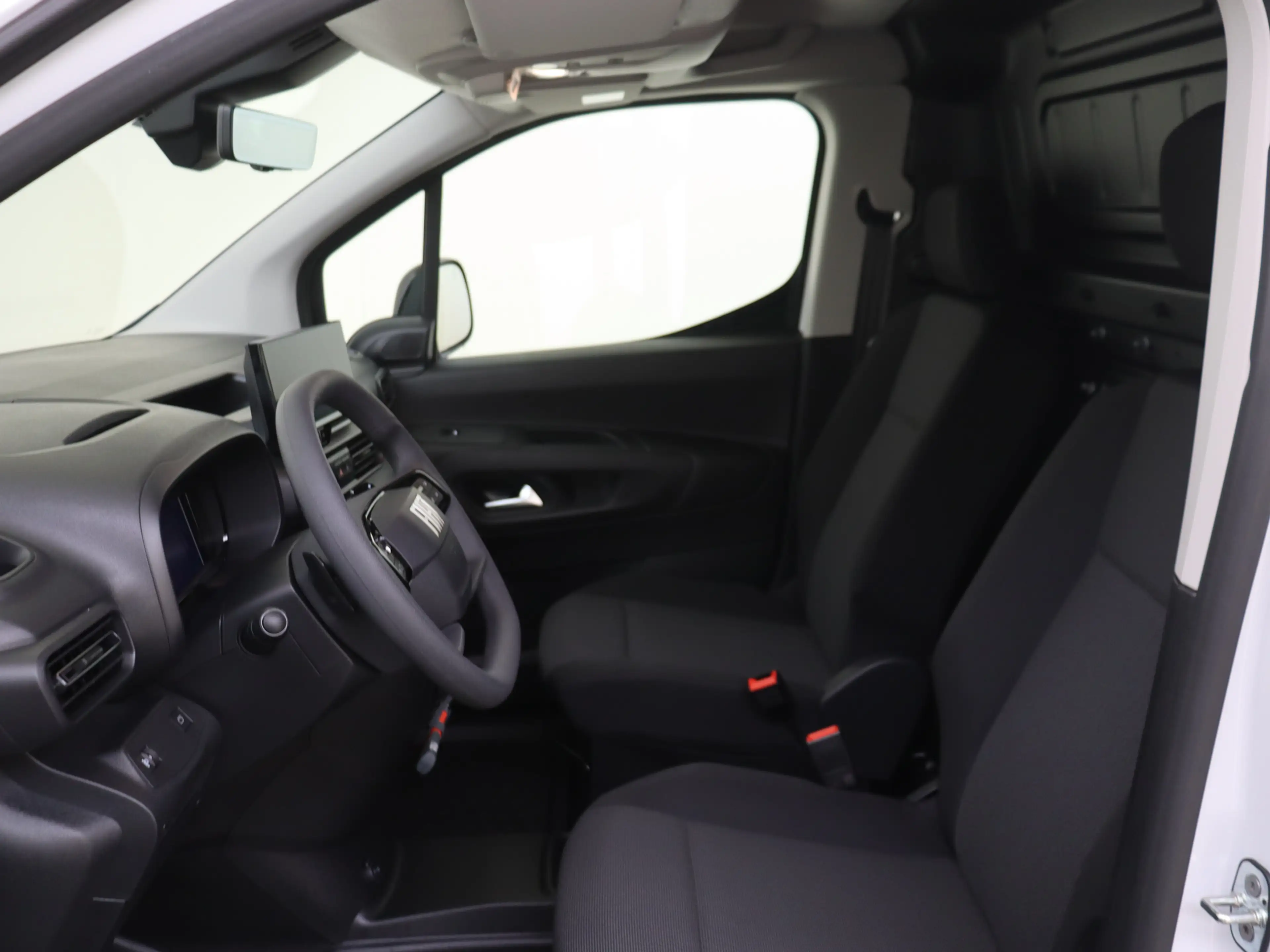 Fiat E-Doblo 136 L2 50 kWh NRM DEMO — photo 10