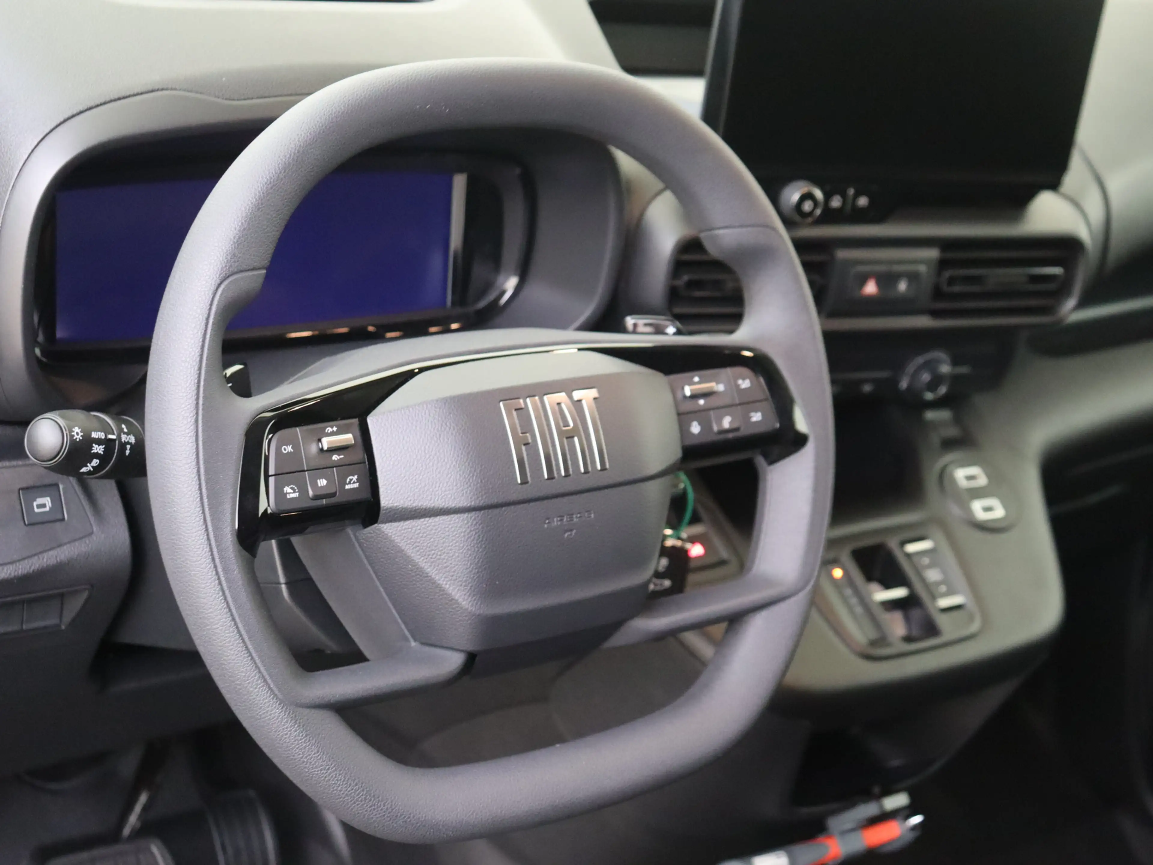 Fiat E-Doblo 136 L2 50 kWh NRM DEMO — photo 6