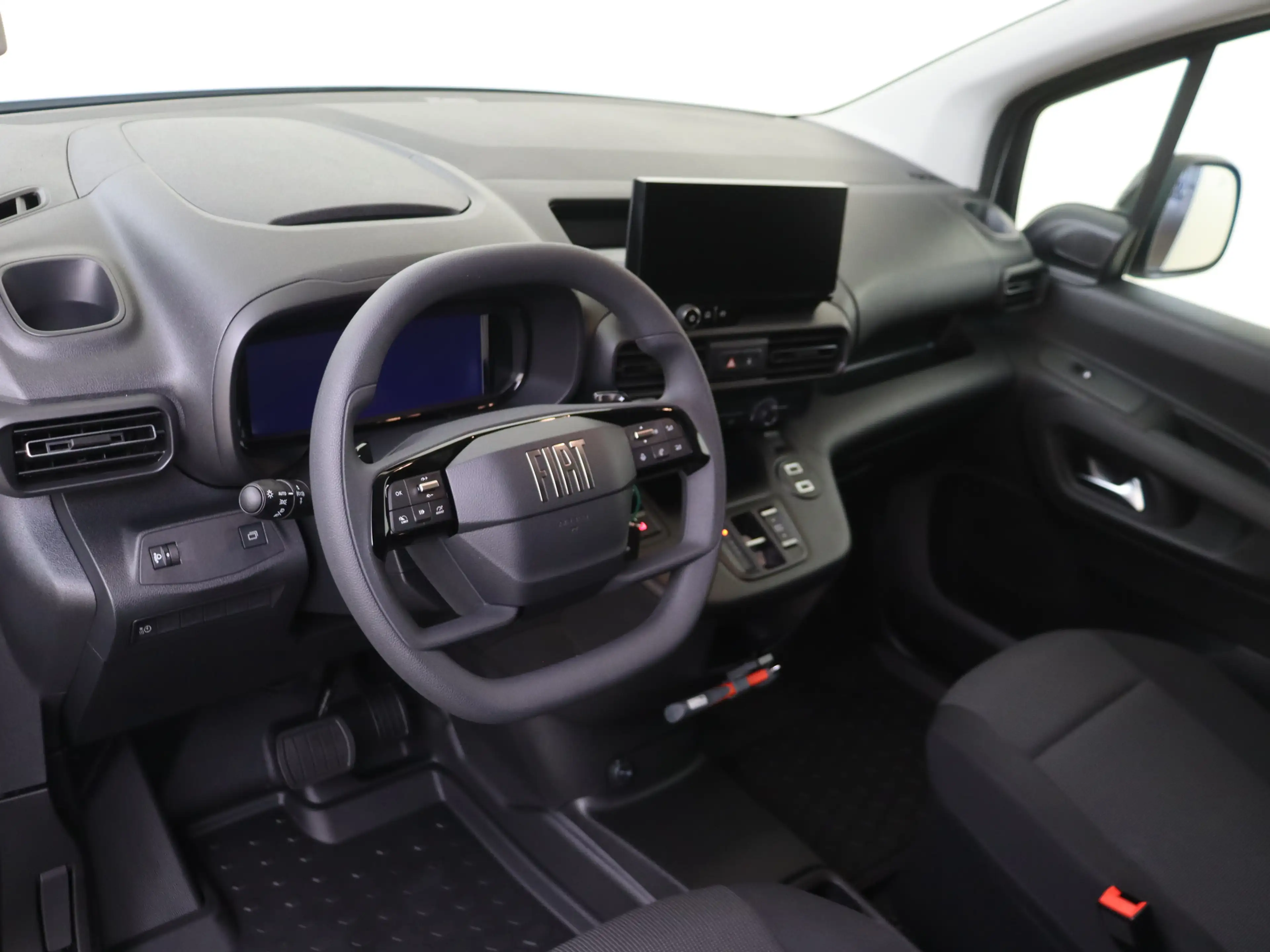 Fiat E-Doblo 136 L2 50 kWh NRM DEMO — photo 5