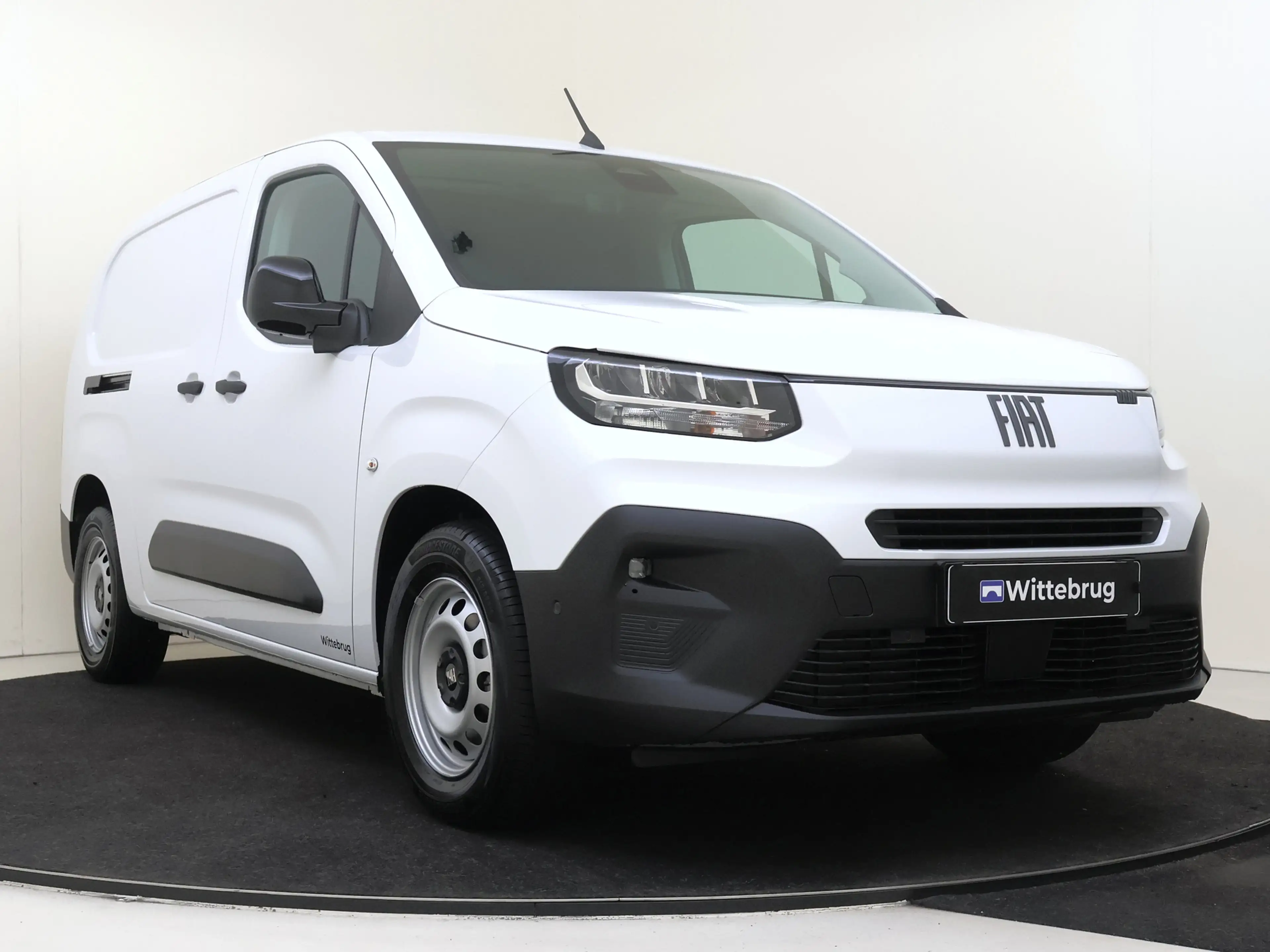 Fiat E-Doblo 136 L2 50 kWh NRM DEMO — photo 3