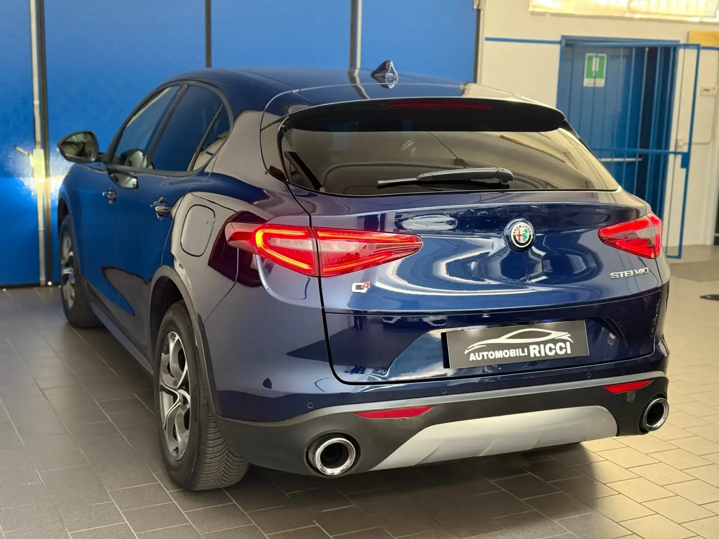 Alfa Romeo Stelvio 2.0 Turbo 200 CV AT8 Q4 Executive Синій - 2