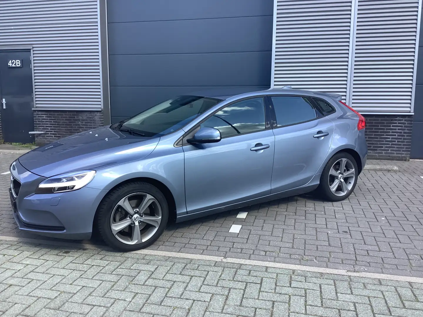 Volvo V40 V40 2.0 T3 Nordic+ Blauw - 2
