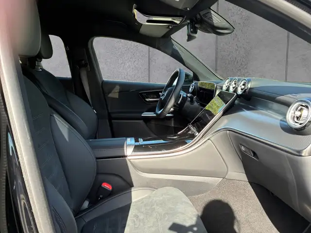 Mercedes-Benz GLC view 5