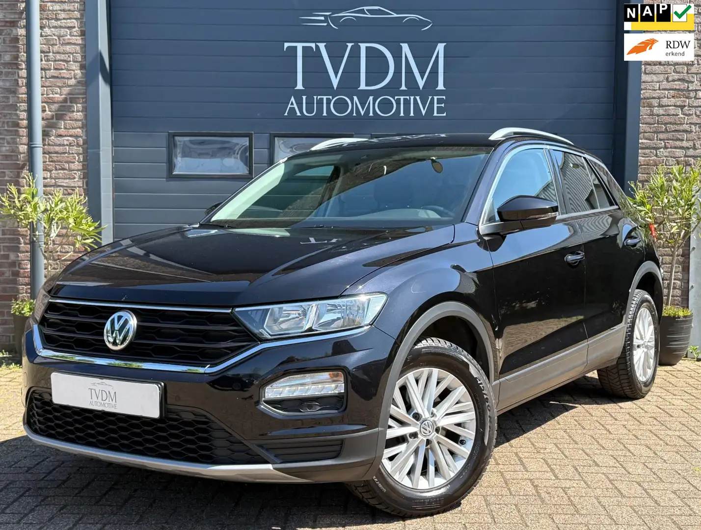 Volkswagen T-Roc 1.0 TSI Style Business Apple Carplay, Adaptive Cru Zwart - 1