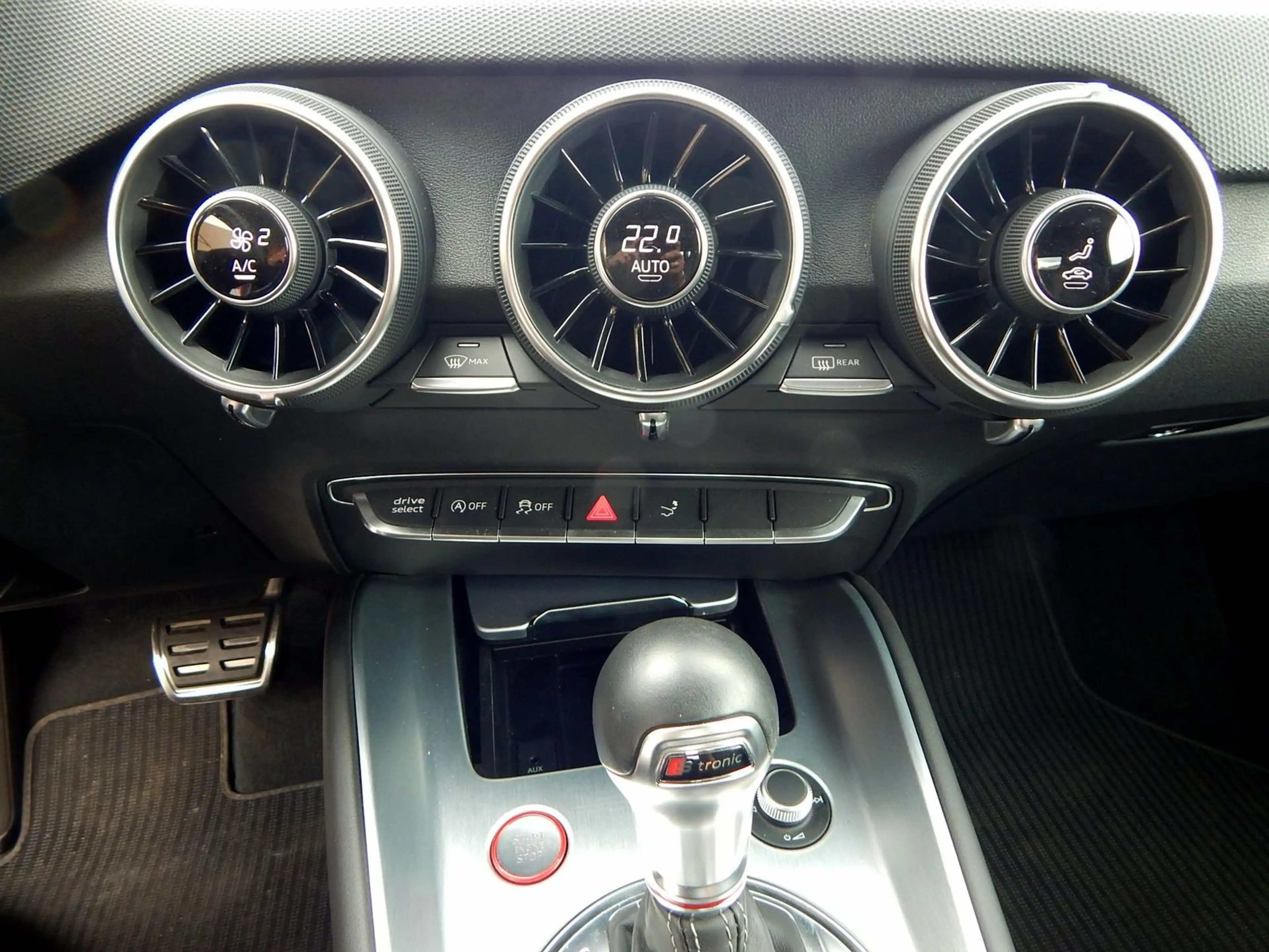 Audi TTS Roadster 2.0 TFSI quattro Sport — photo 10