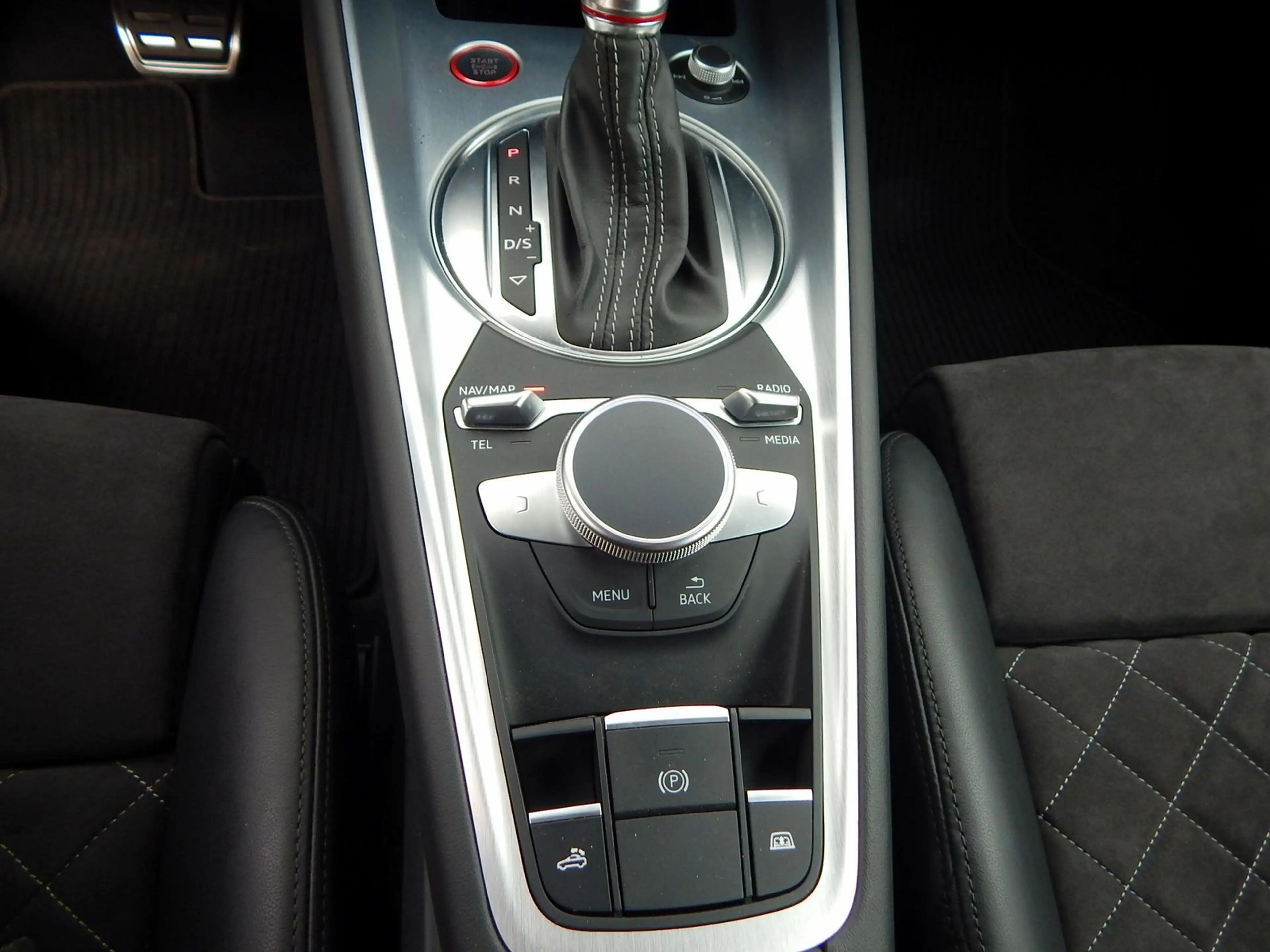 Audi TTS Roadster 2.0 TFSI quattro Sport — photo 11