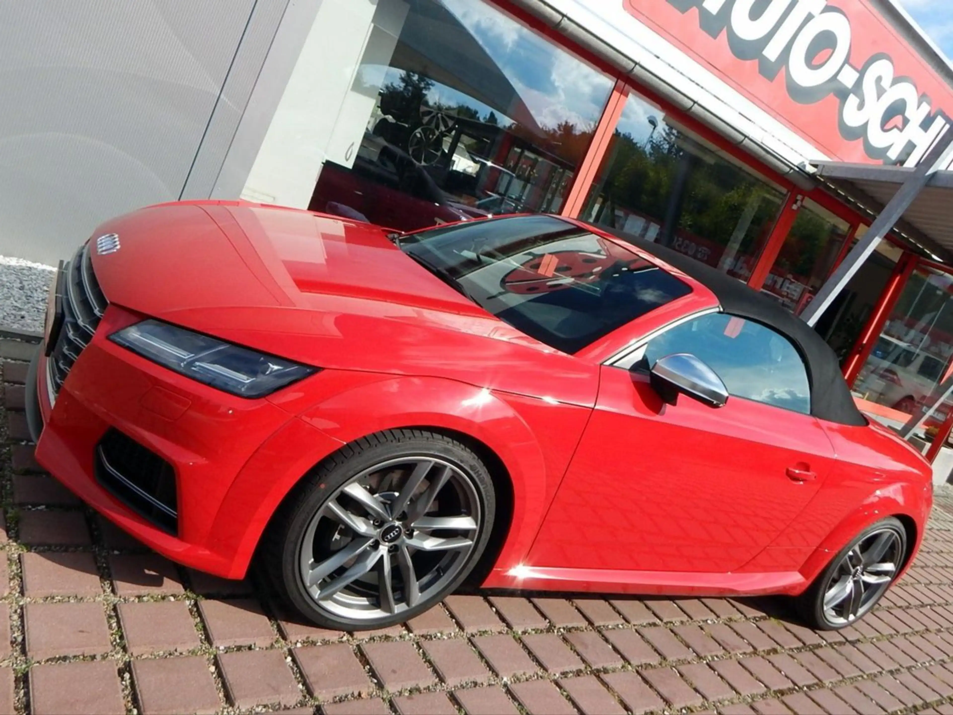Audi TTS Roadster 2.0 TFSI quattro Sport — photo 2