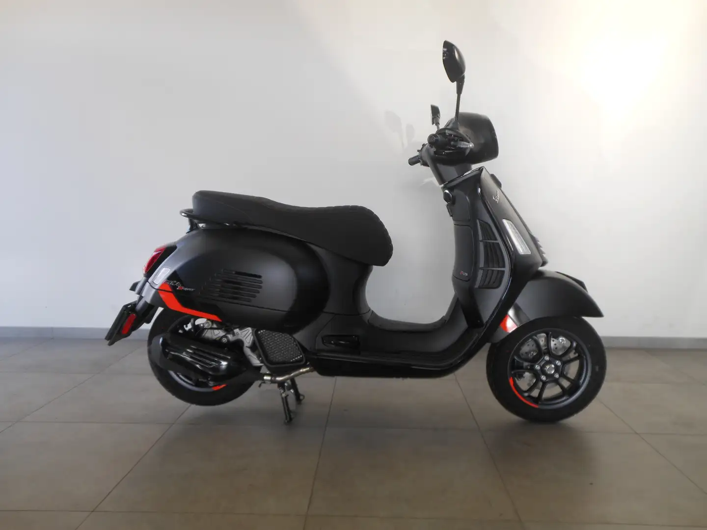 Vespa GTS Super Sport 125 Euro 5+ Noir - 1