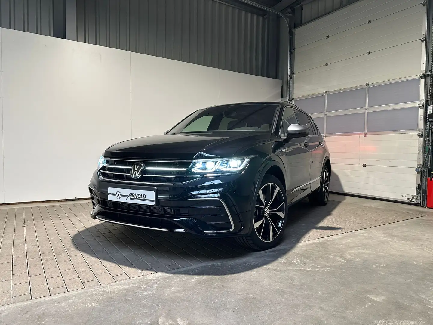 Volkswagen Tiguan Allspace R-Line 2,0 l TDI 7-Gang-DSG Schwarz - 1