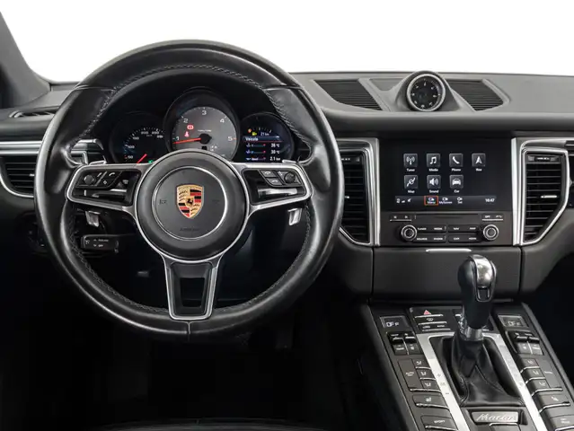 Porsche Macan view 13