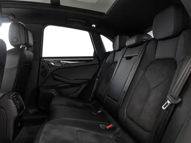 Porsche Macan view 15