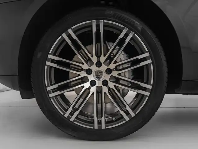 Porsche Macan view 9