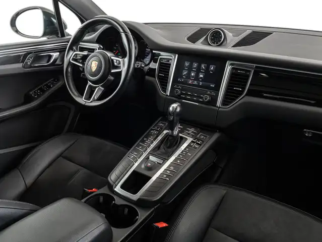 Porsche Macan view 11