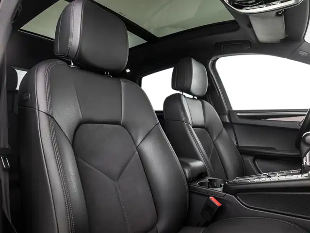 Porsche Macan view 14