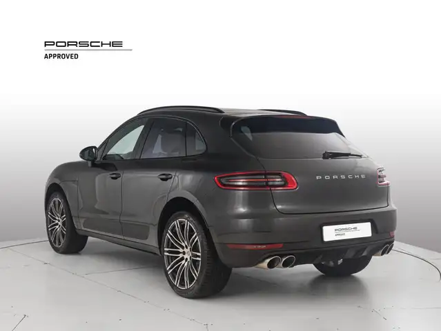 Porsche Macan view 3