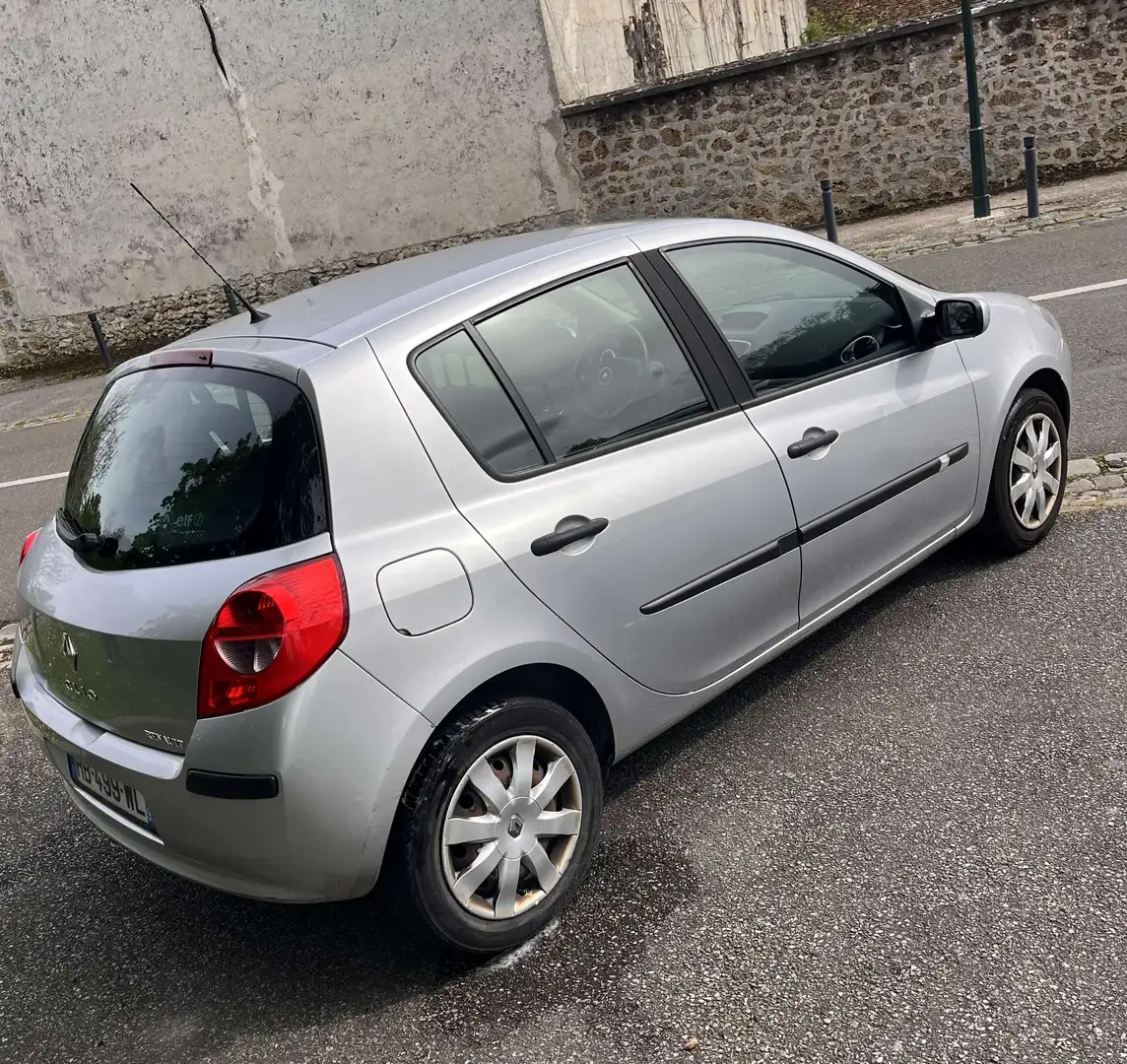 Renault Clio 1.4 16V 100 Pack Authentique - 2