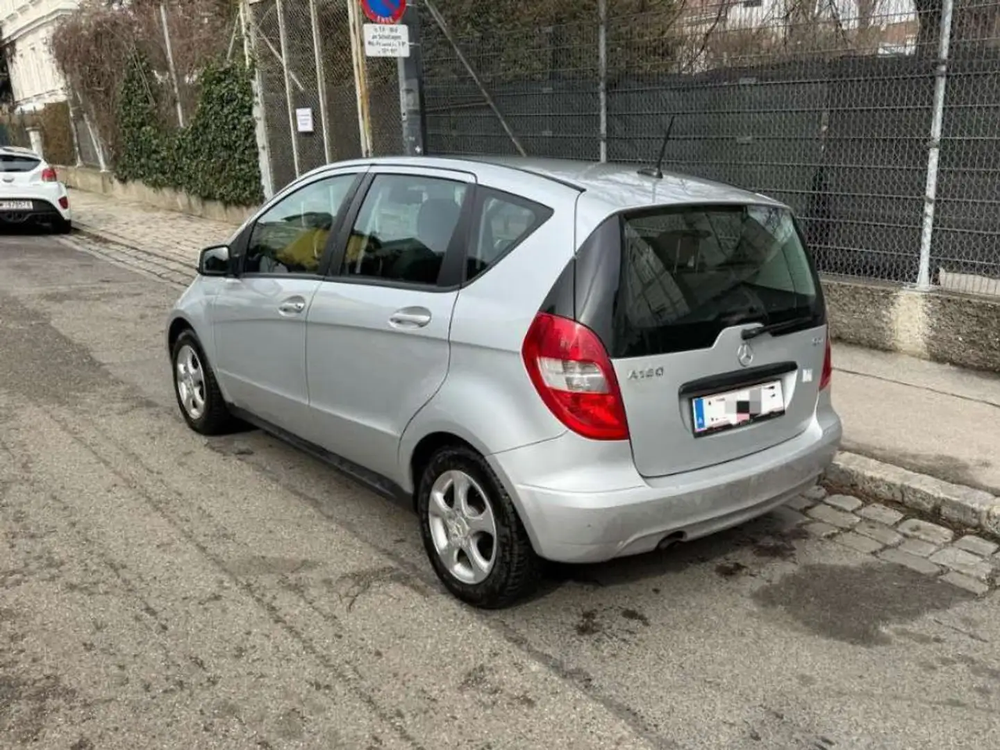 Mercedes-Benz A 160 A 160 A-Edition BlueEfficiency CDI Pickerl 4/2026 Silber - 2