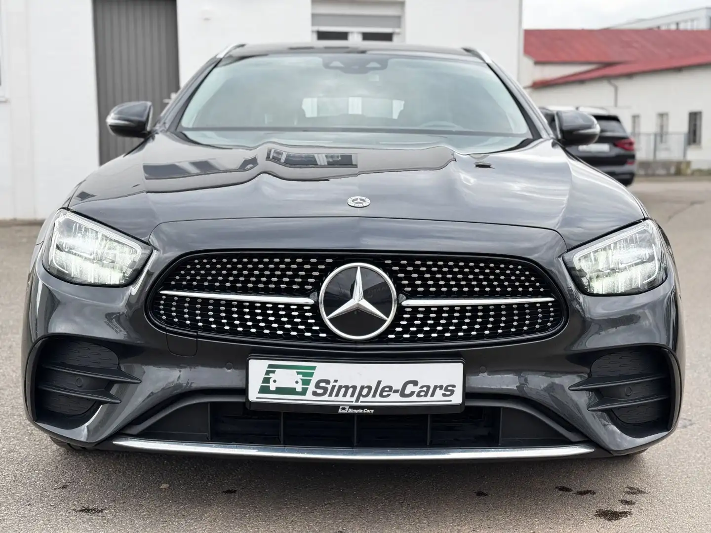 Mercedes-Benz E 300 e T*AMG*AHK*AVANTGARDE*HUD*PANO*BURMESTER* Verde - 2