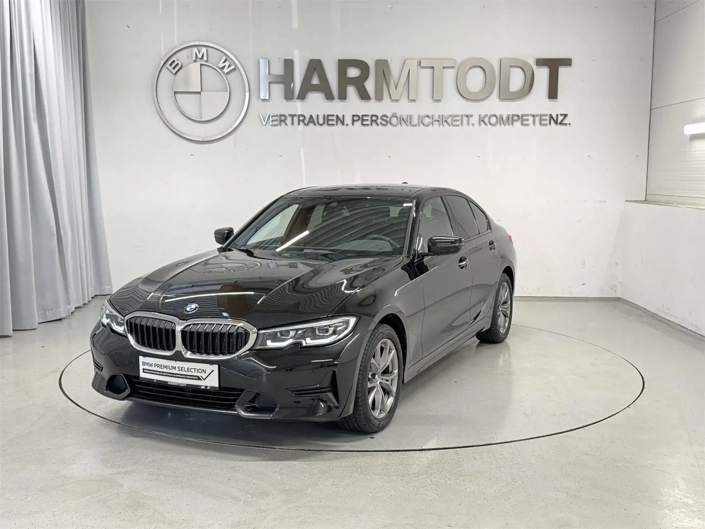 BMW 320 d xDrive Zwart - 1