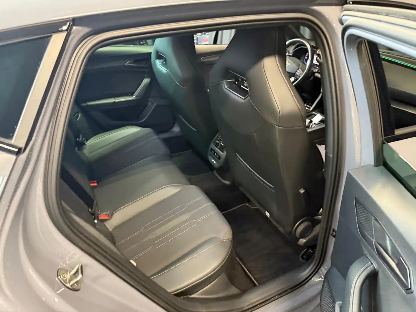 CUPRA Leon 1.4 e-Hybrid VZ Copper Edition|Pano|Memory|Camera| Grijs - 2