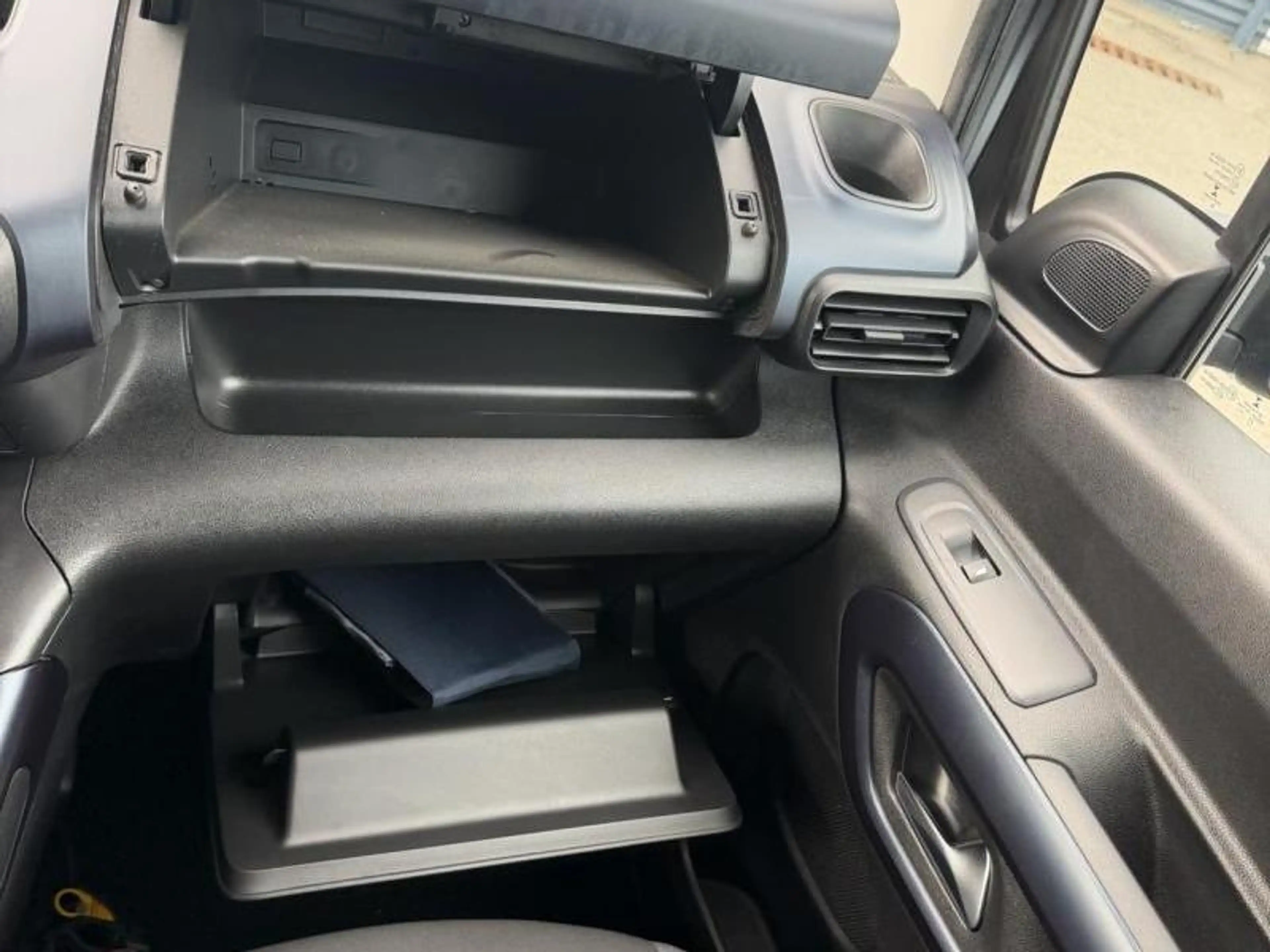 Peugeot Rifter Allure — photo 13