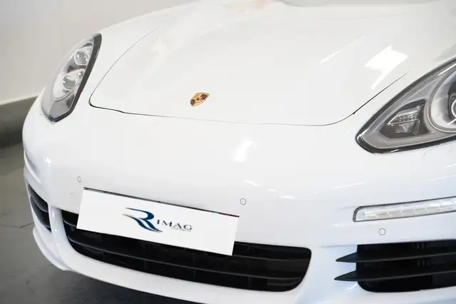 Porsche Panamera view 3