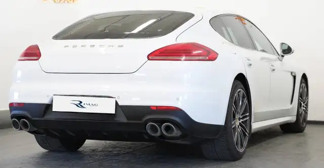 Porsche Panamera view 9
