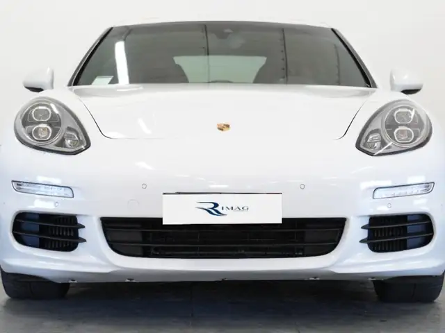 Porsche Panamera view 4