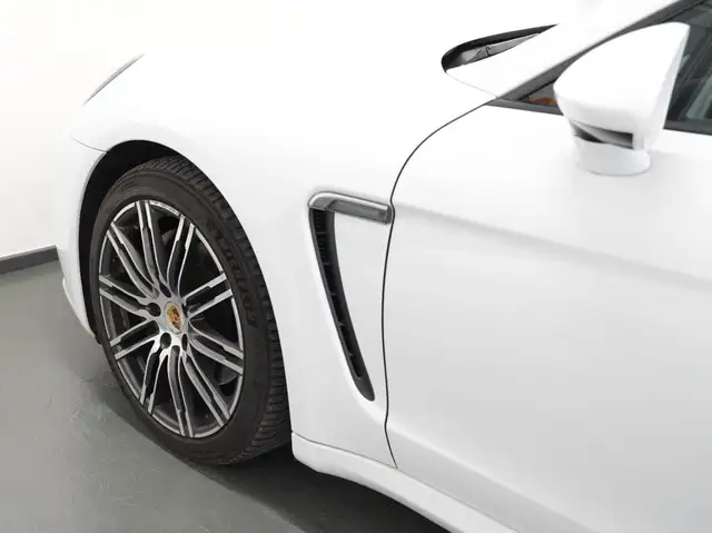 Porsche Panamera view 5