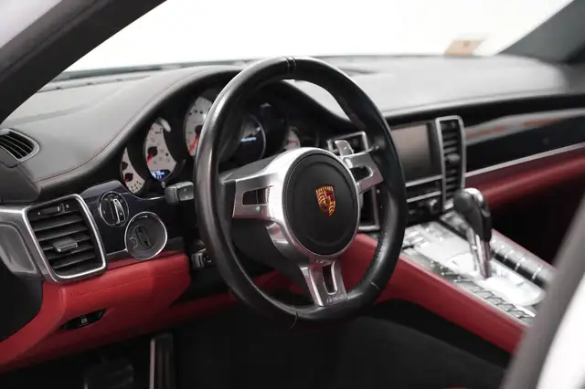 Porsche Panamera view 13